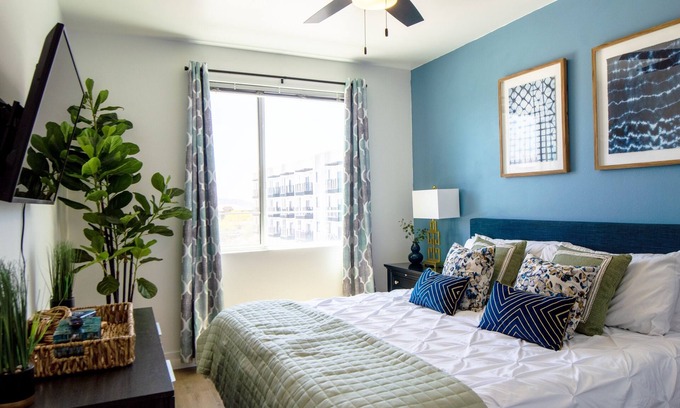 Desert View Village Apartment | Mayo Hospital》King Bed》5 min to Shopping》Parking