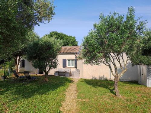 Montaren-et-Saint-Mediers Apartment | Mazet à 5 minutes d'Uzès