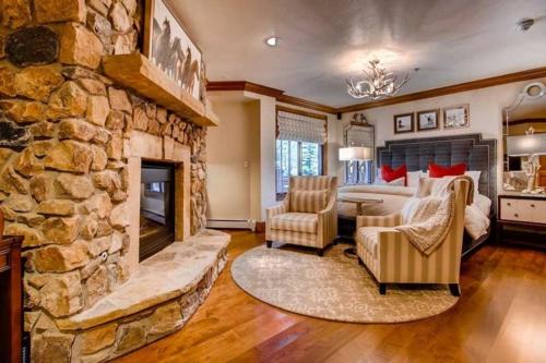 Highlands Townhomes Apartment | McCoy Peak 201 by East West Hospitality