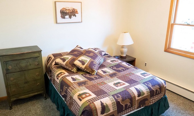 Ohiopyle House | McCune Room | 2BR,1BA, Cabinesque Hotel in Ohiopyle