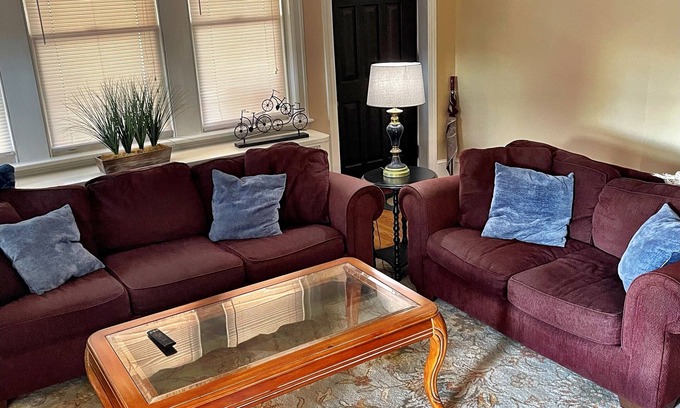 Wilmington Apartment | McDaniel’s Corner charming 1-bedroom with WiFi, AC in gorgeous Wilmington