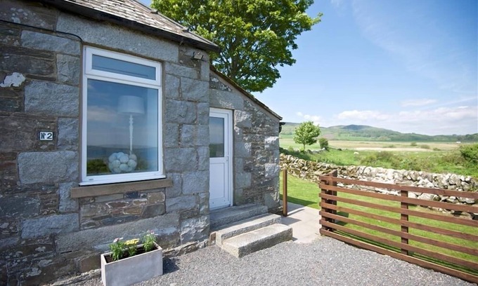 Castle Douglas Cottage | Meadow Cottage - a cottage that sleeps 4 guests in 2 bedrooms