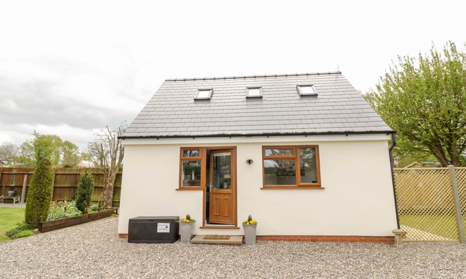 Childswickham Cottage | MEADOW COTTAGE, pet friendly, luxury holiday cottage in Broadway