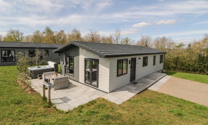 Lifton House | Meadow Lodge