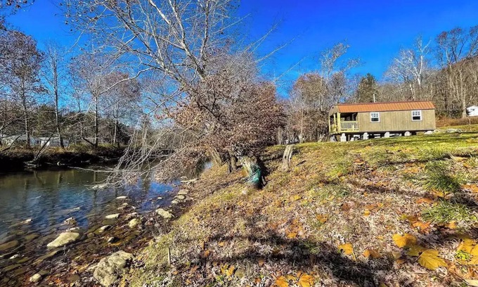 Nallen Cabin | Meadow Riverfront Cabinn