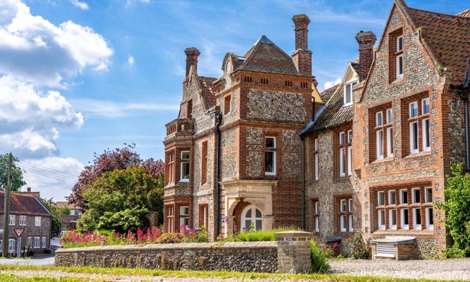 Binham House | Meadow View by Big Skies Cottages