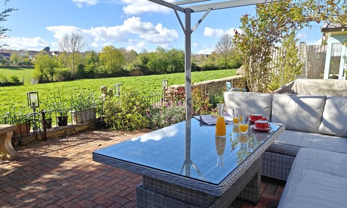 Chalford House | Meadow View - Cotswolds