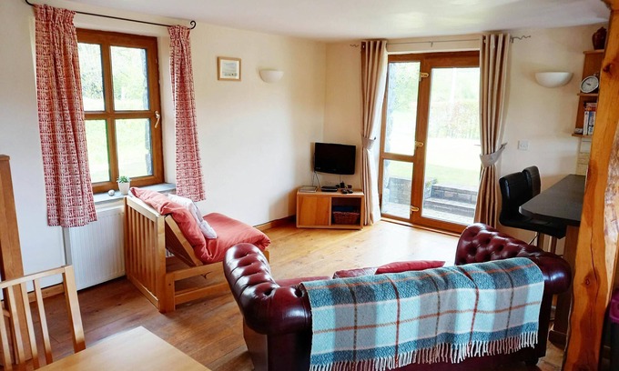 Narberth Cottage | Meadow View Cottage, Narberth