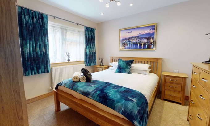 Witney Apartment | Meadow View | Witney Holiday Let | 1 Bed & Sleeps 2
