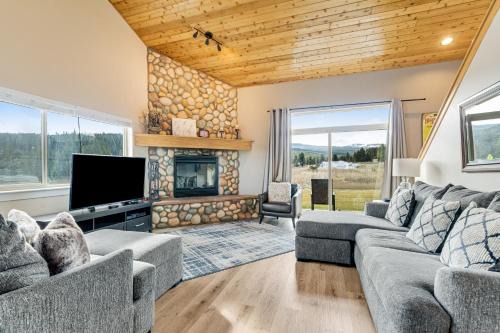 Big Sky House | Meadows & Mountains