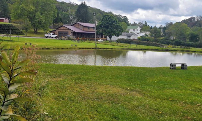 Canaan Valley House | Meadowview Solar Haven - Hot Tub