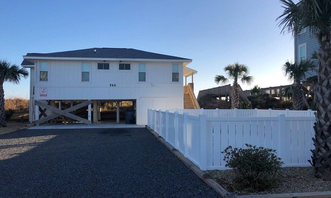 Holden Beach House | Meant To Be - Oceanfront with Pool!