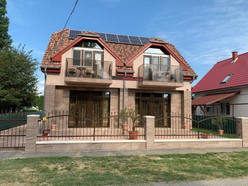 Szantod Apartment | Mediterán Fedett Medencés Apartmanház