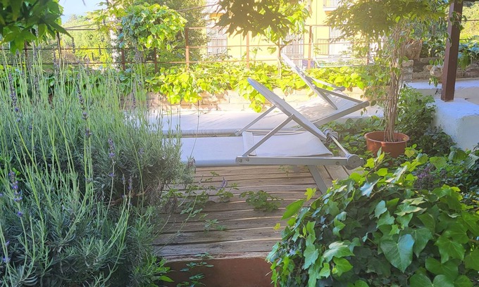 Posillipo House | MEDITERRANEAN OASIS Big Loft in Villa -Garden Free Park Free WIFI 15min center!