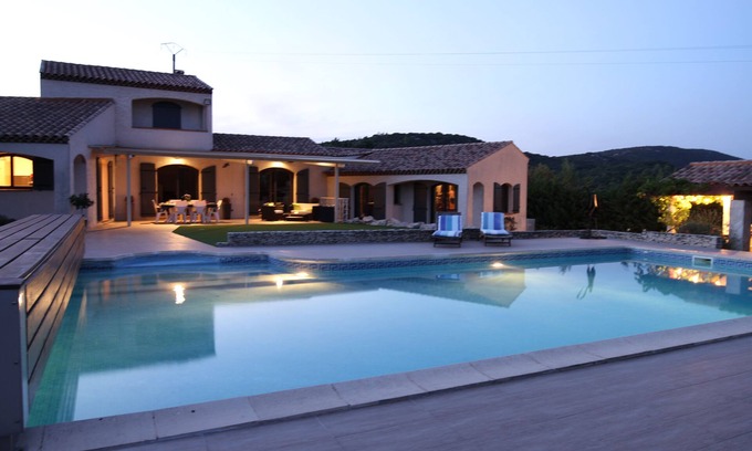 Montarnaud Villa | Mediterranean villa with heated pool set in large private garden.