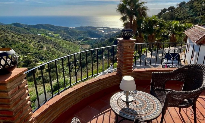 Sayalonga Apartment | Meerblick und Bergblick. Ferienunterkunft in Malaga/sayalonga. Apartment