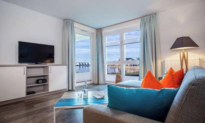 Kappeln Apartment | Meereskieker - 1st row on the water, terrace, indoor swimming pool, parking space