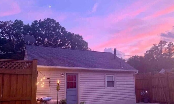 Lincolnia Cottage | Megan's Entire Cottage Studio Located 10 Minutes From D.C. With Private Parking
