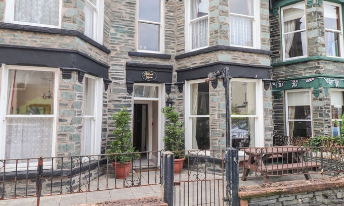 Keswick Cottage | MELBREAK HOUSE 1, pet friendly, with a garden in Keswick