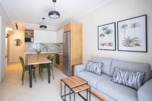 Vassiliki House | Melissa Zoe House