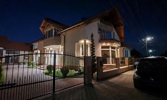 Craciunesti Apartment | MeLux Airport House