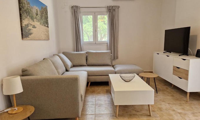 Kolaitis House | MemRo Village House
