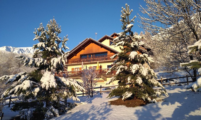 Jarrier Bed & Breakfast | Merckx room in Chalet La Tuvière