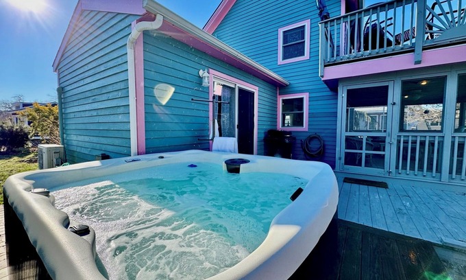 Chincoteague House | Mermaid & Mare, Downtown Retreat. Hot Tub, Firepit, fenced yard & Pet Friendly!
