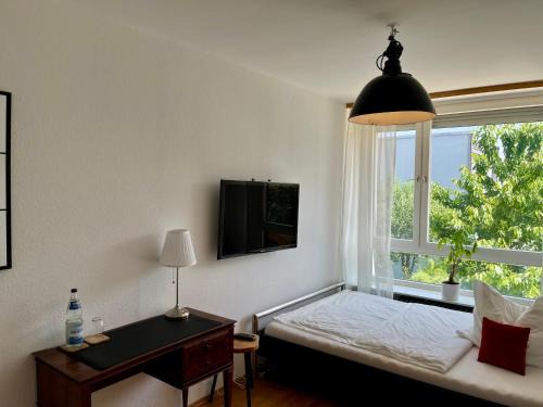 Munchen District House | MesseWohnenAschheim Business Zimmer und Apartment mit Balkon bei Messe München