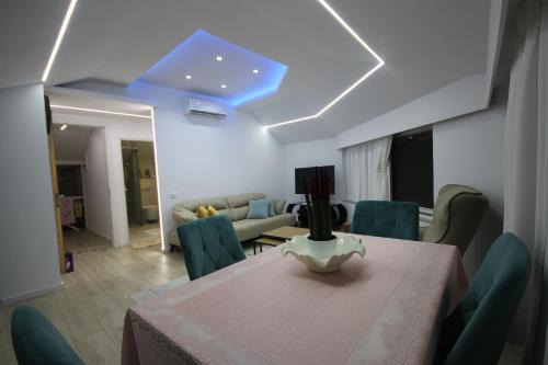 Borsh Apartment | Metaj House