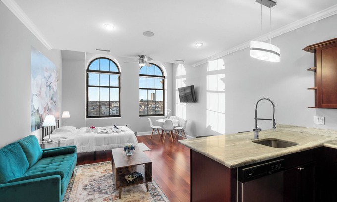 North Philadelphia Apartment | Metro Studio | Chic Stay