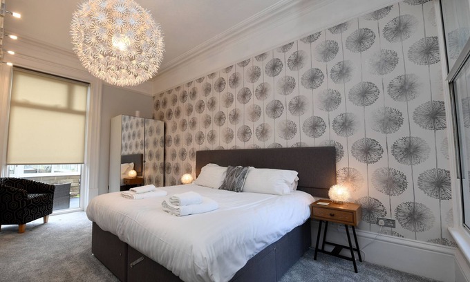 Harrogate House | Mews Suite - Harrogate Town Centre - Garden