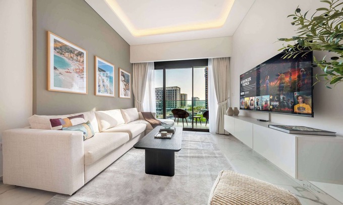 Nad Al Sheba Apartment | Meydan Apartment sleeps 4 in Great Location!