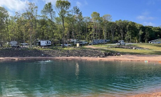 Bayfield Apartment | Meyers Beach Sea Cave Deluxe #2 on map