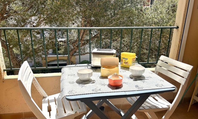 Saint-Aygulf Apartment | Mezzanine Studio in Saint-Aygulf, Near Beach and Shops