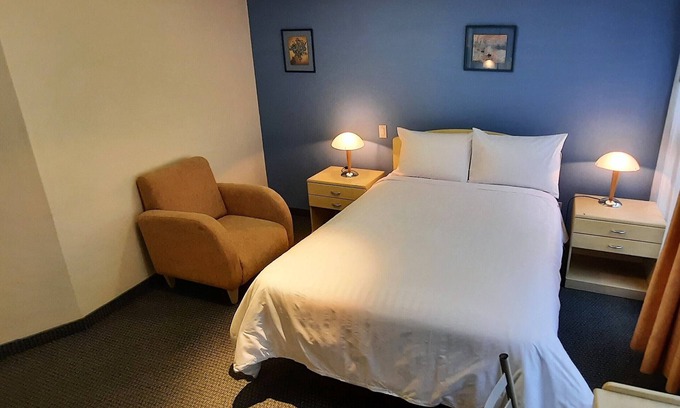 Gonzalez Suarez House | MH Suite Standard in the heart of the city