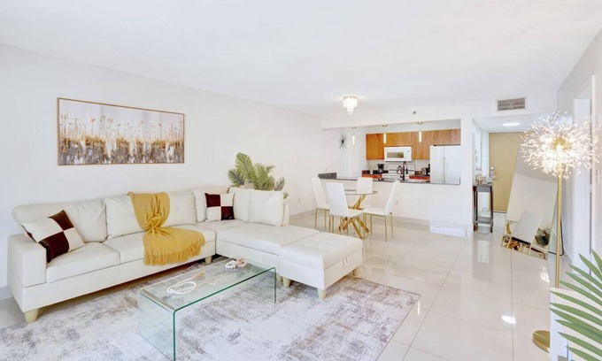 Brickell Apartment | MIA(CZ) - CLUB #2504(1B) Relist