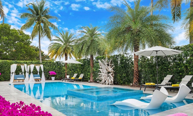 Sunset Villa | MIA MANSION W/ POOL / BBQ /CABANNA / OUTDOOR BAR