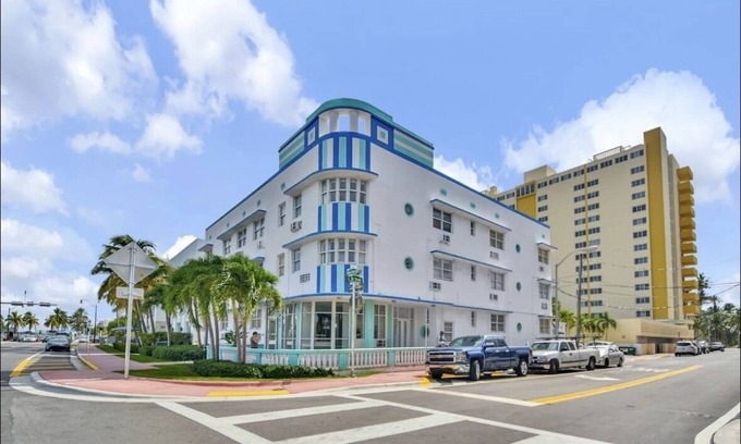 Miami Beach Condo | Miami Beach Studio Walk To Beach A