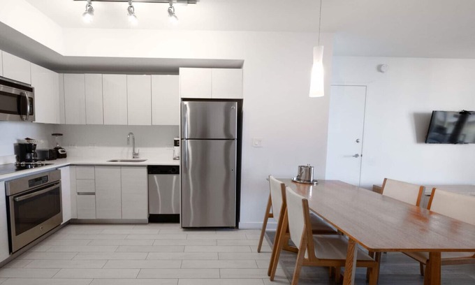 Hallandale Beach Apartment | Miami Beautiful Apartment with ocean view 1B/1B