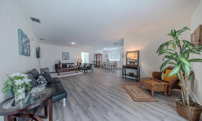 Cutler Bay House | Miami Family Home 4BD/2BTH 6 Beds, 8 Guests BH