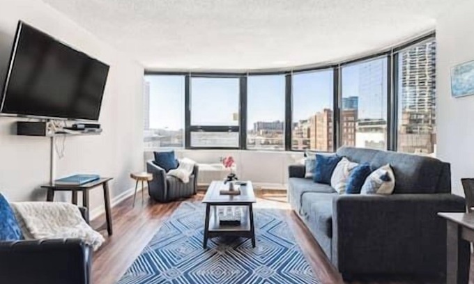 South Loop Condo | MICH AVE #5|Safe DTown Grant Park, Museums 2bd/2ba