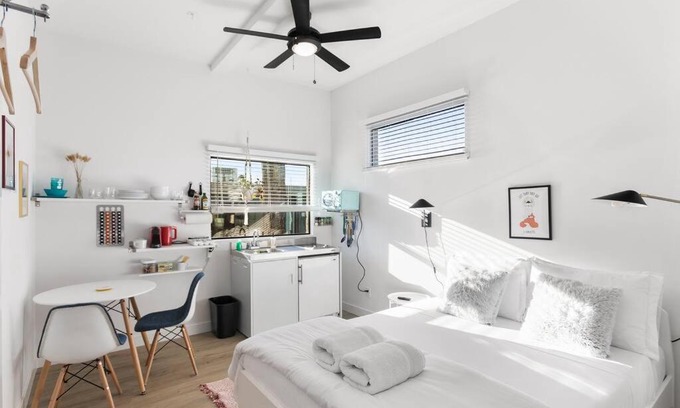 South Scottsdale Apartment | Micro Studio with balcony & pool view - Walk to OT