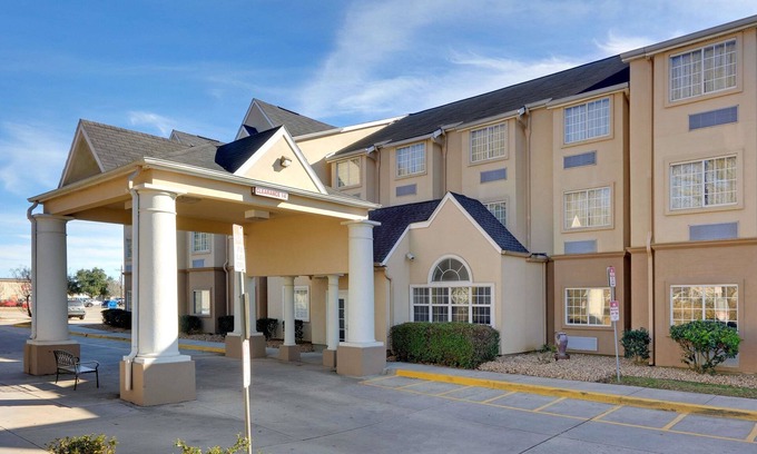 Lafayette Hotel | Microtel Inn & Suites by Wyndham Scott/Lafayette