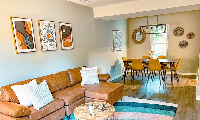 Southwest Raleigh House | Mid-century home minutes from downtown Raleigh