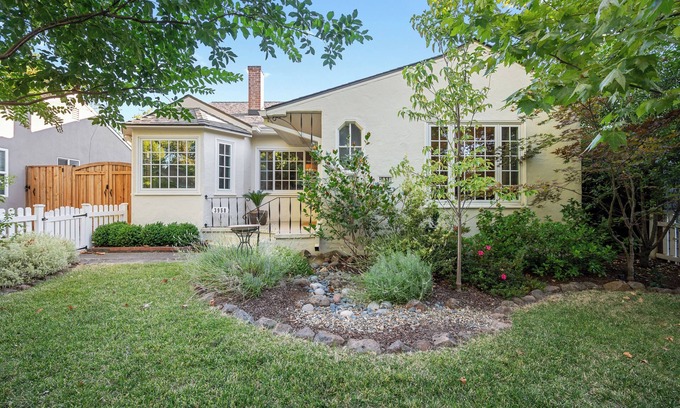 East Sacramento House | Mid-Century Modern Bungalow Near McKinley Park!