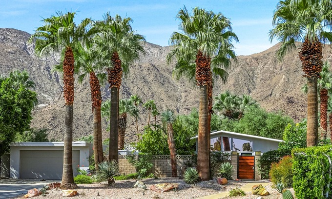 Vista Las Palmas House | Mid-century modern Alexander home with mountain view, private pool & hot tub