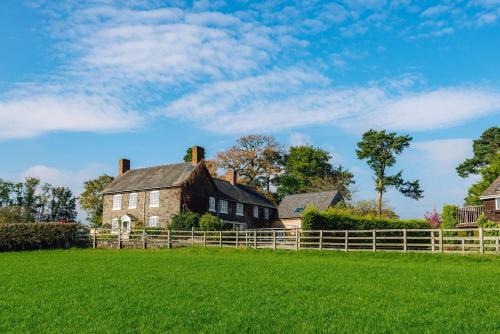 Meifod House | Mid-Wales Farmhouse, swimming pool, tranquil countryside views, sleeps 14