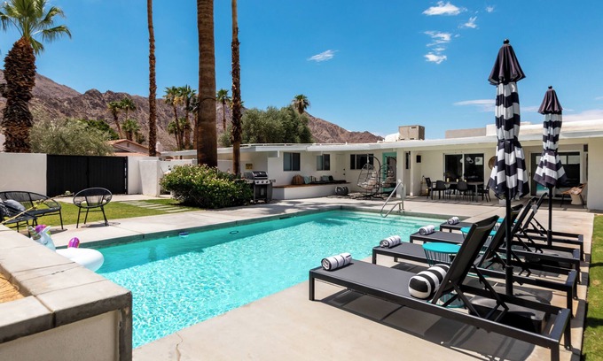 La Quinta Cove House | Midcentury 4-bedroom house with spacious backyard & pool in La Quinta