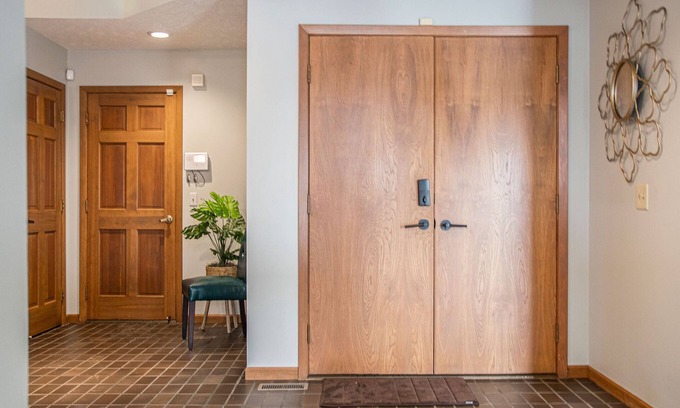 Omaha House | Midcentury Mansion - Central Omaha Location!